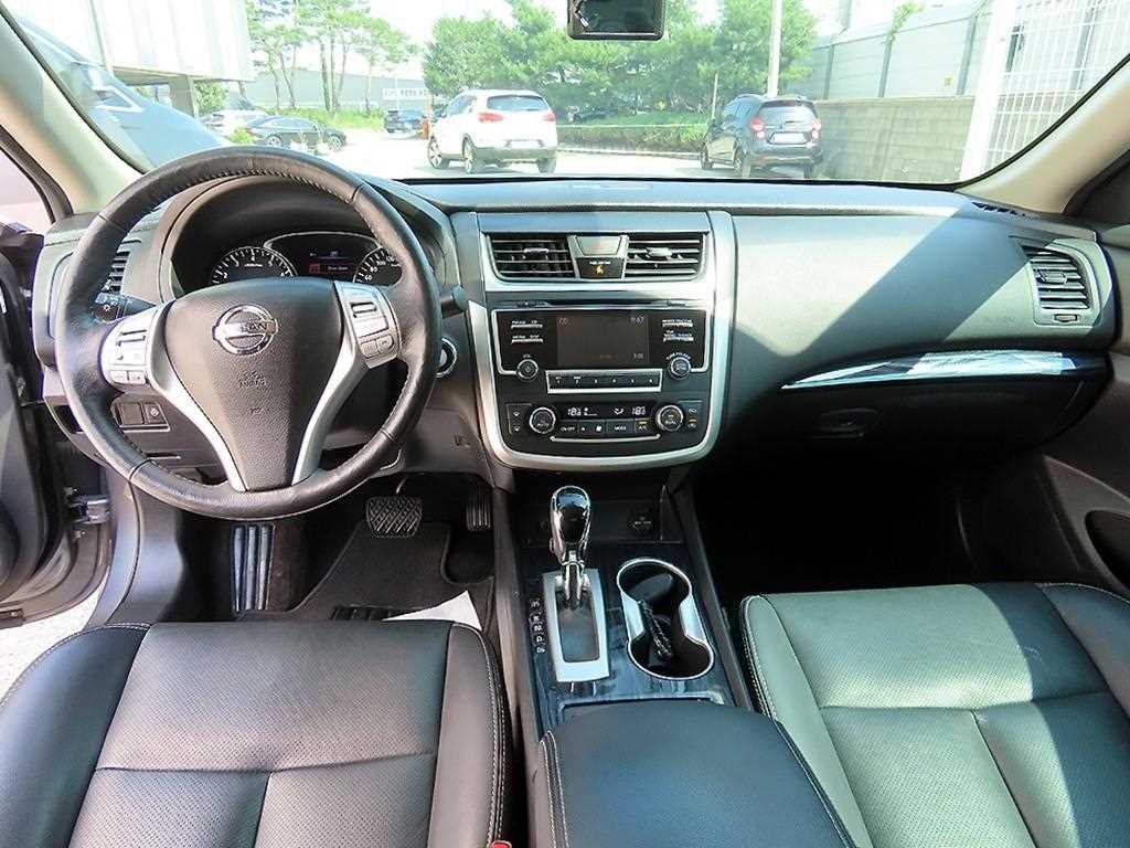 Nissan Altima - Vista 7