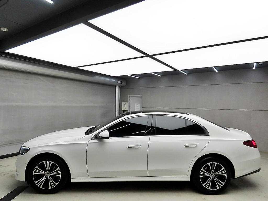 Mercedes Benz E class - Vista 4