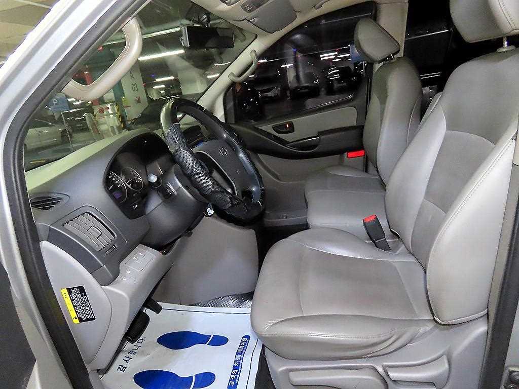 HYUNDAI Starex - Vista 6