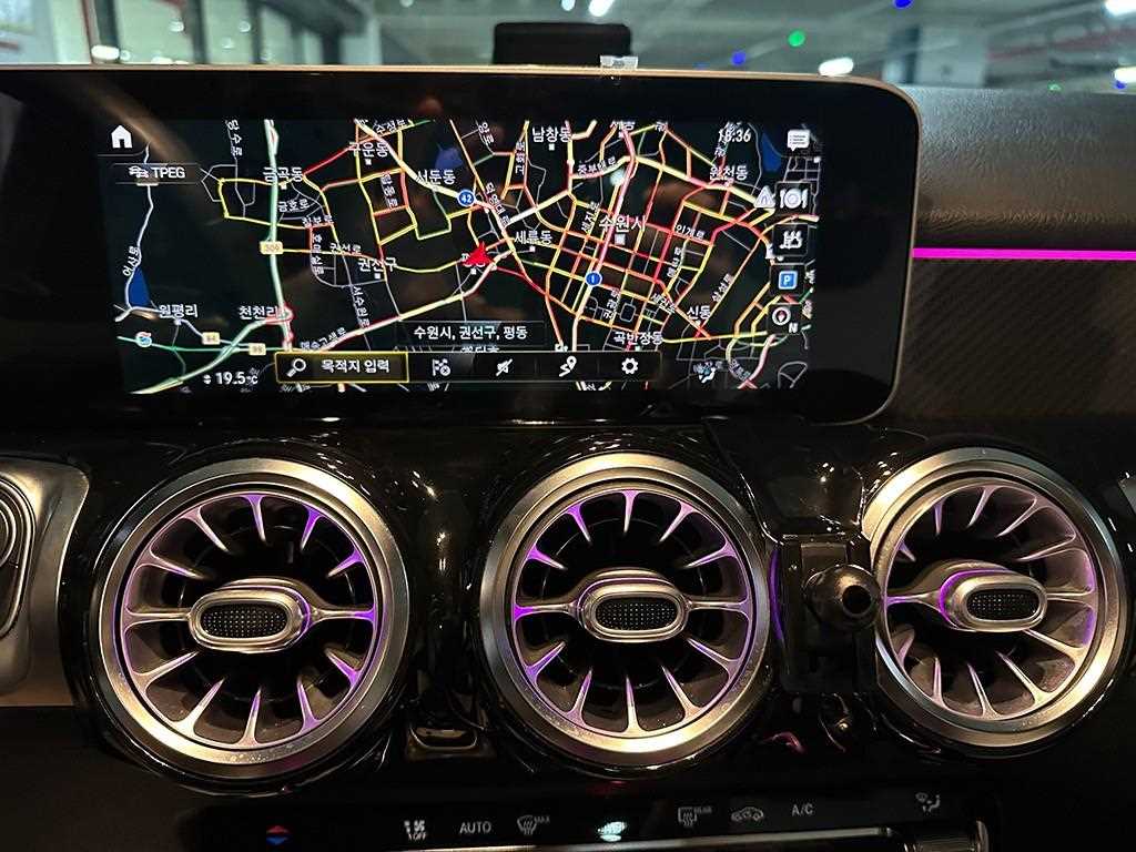 Mercedes Benz GLB Class - Vista 11