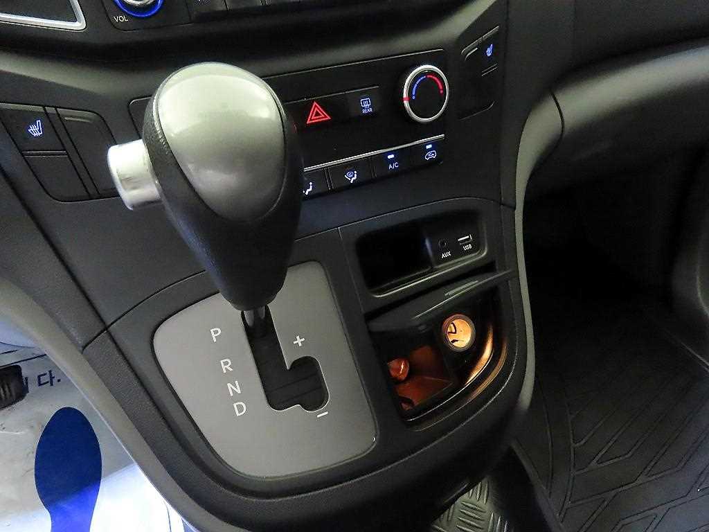 HYUNDAI Starex - Vista 12