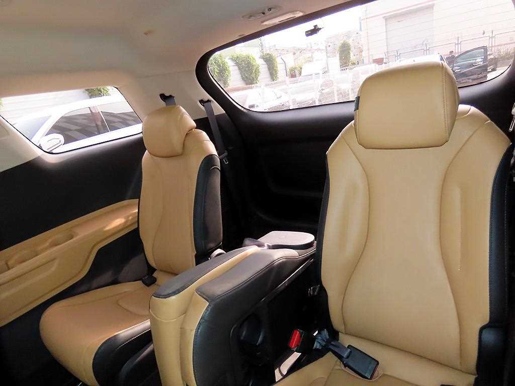 KIA Carnival - Vista 7