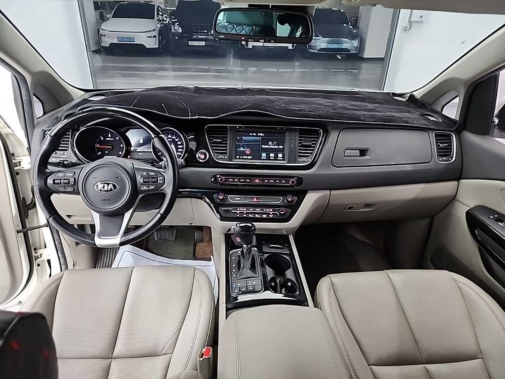 KIA Carnival - Vista 7