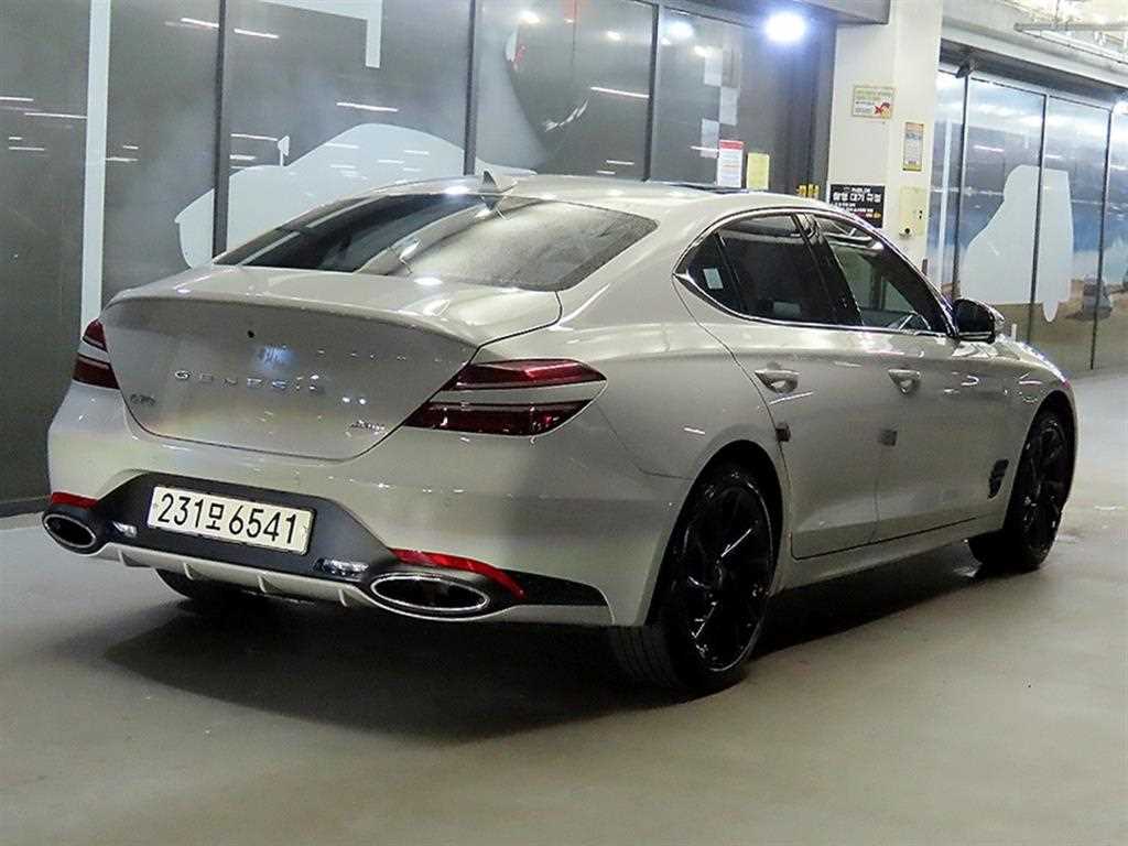 Genesis G70 - Vista 4