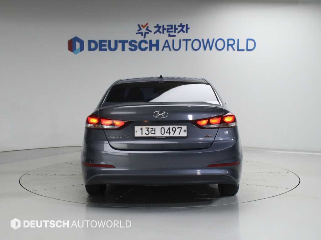 HYUNDAI Avante - Vista 4