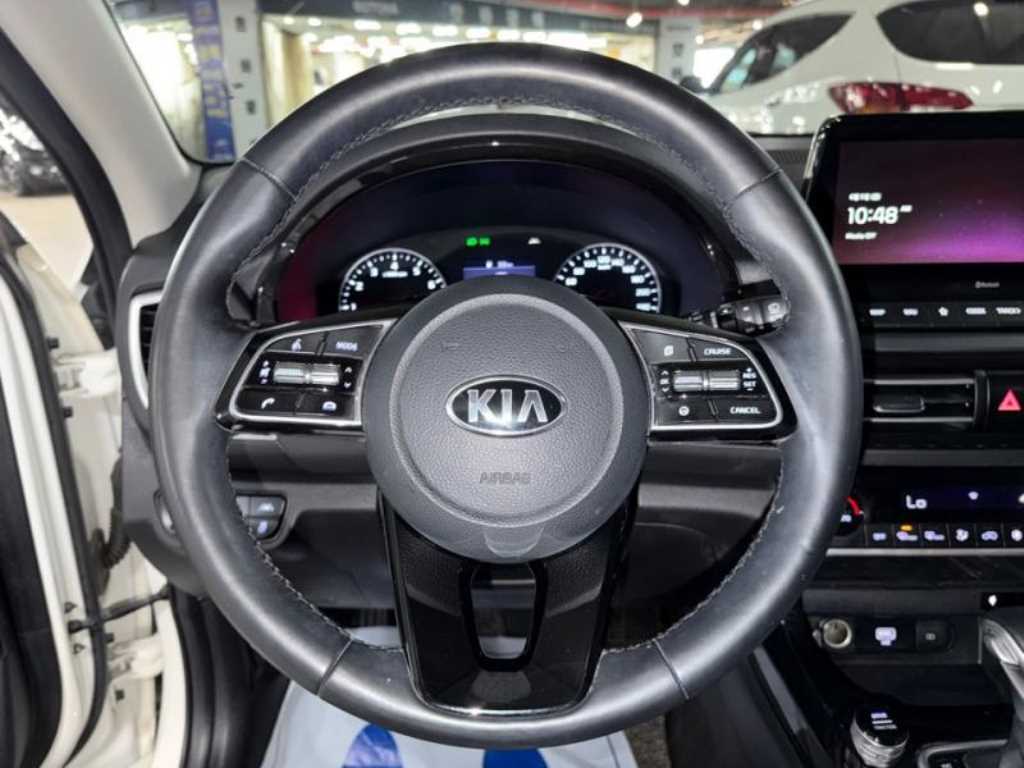 KIA Seltos - Vista 8