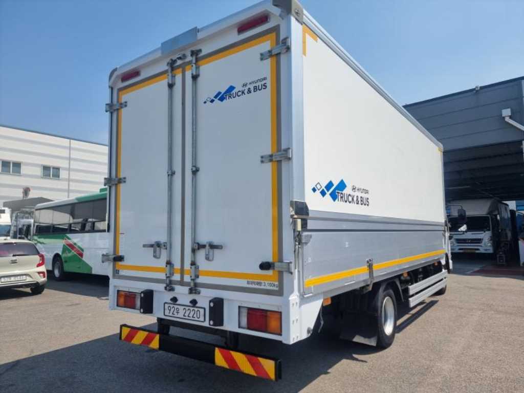 medium and large cargo truck - Vista 4