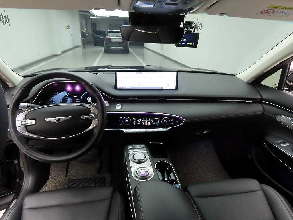 Genesis GV70 - Vista 6