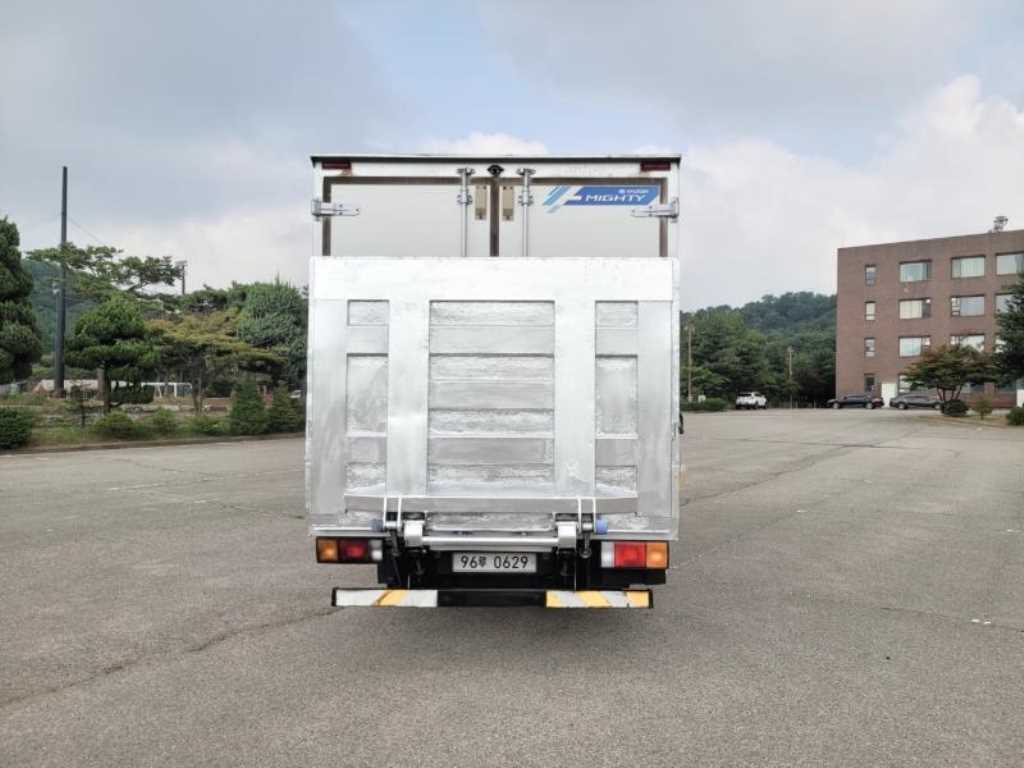 medium and large cargo truck - Vista 7