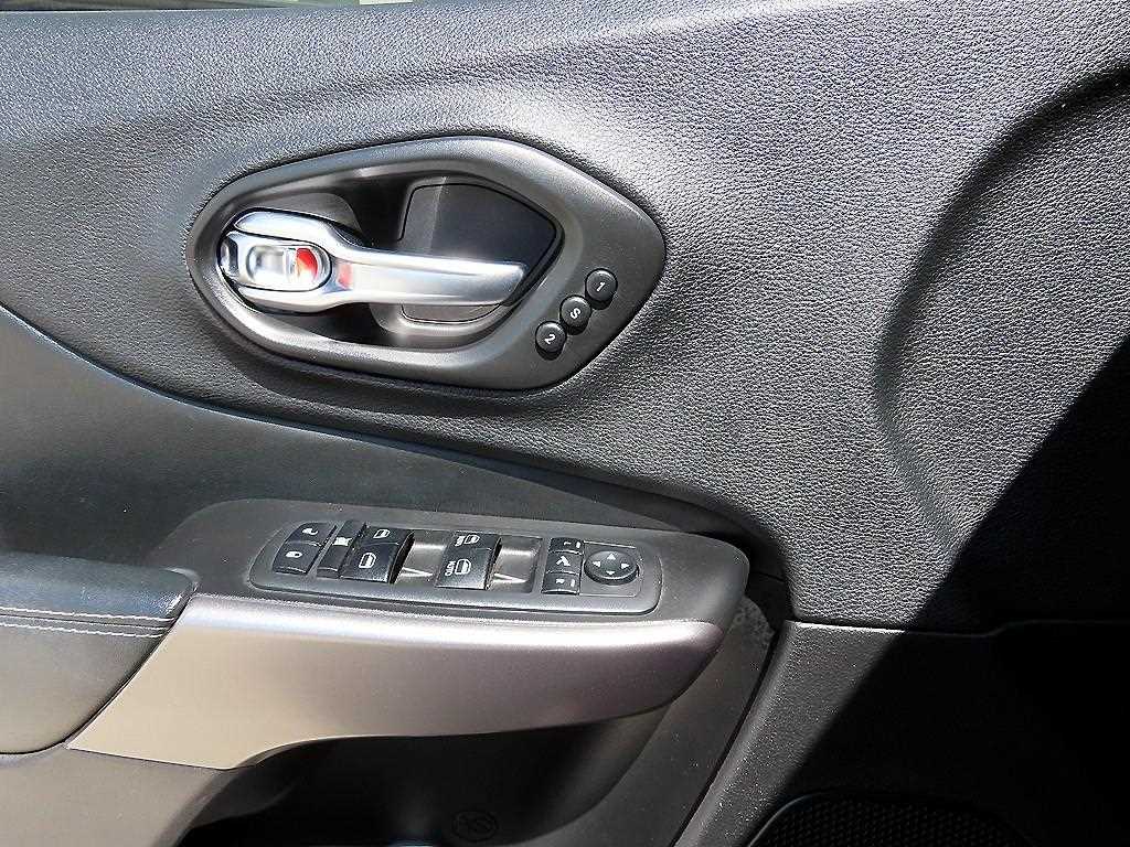 Jeep Cherokee - Vista 11