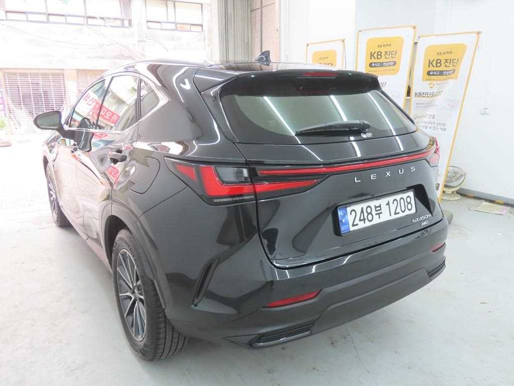 Lexus NX - Vista 4