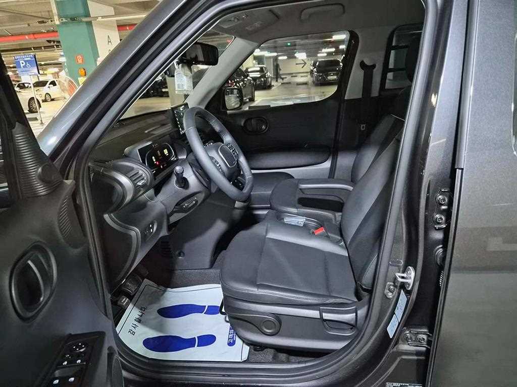 HYUNDAI Casper - Vista 6