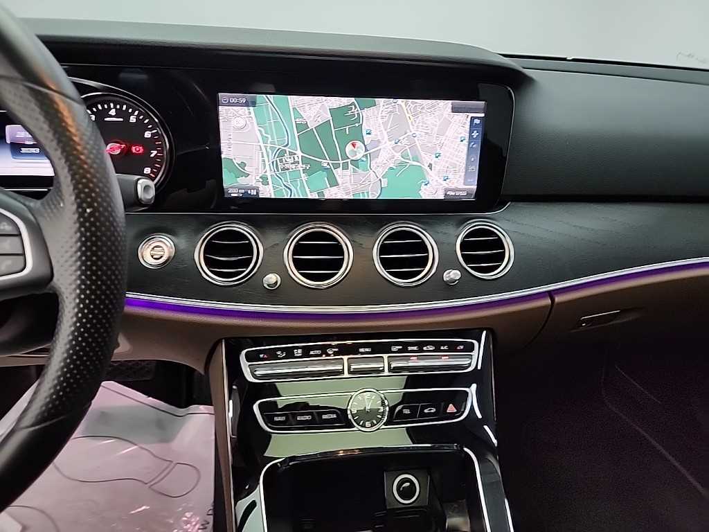 Mercedes Benz E class - Vista 10