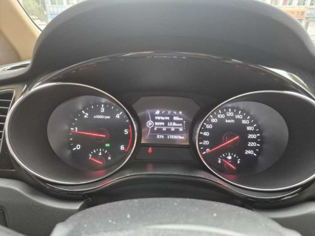 KIA Carnival - Vista 3