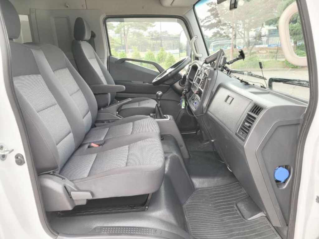 medium and large cargo truck - Vista 12