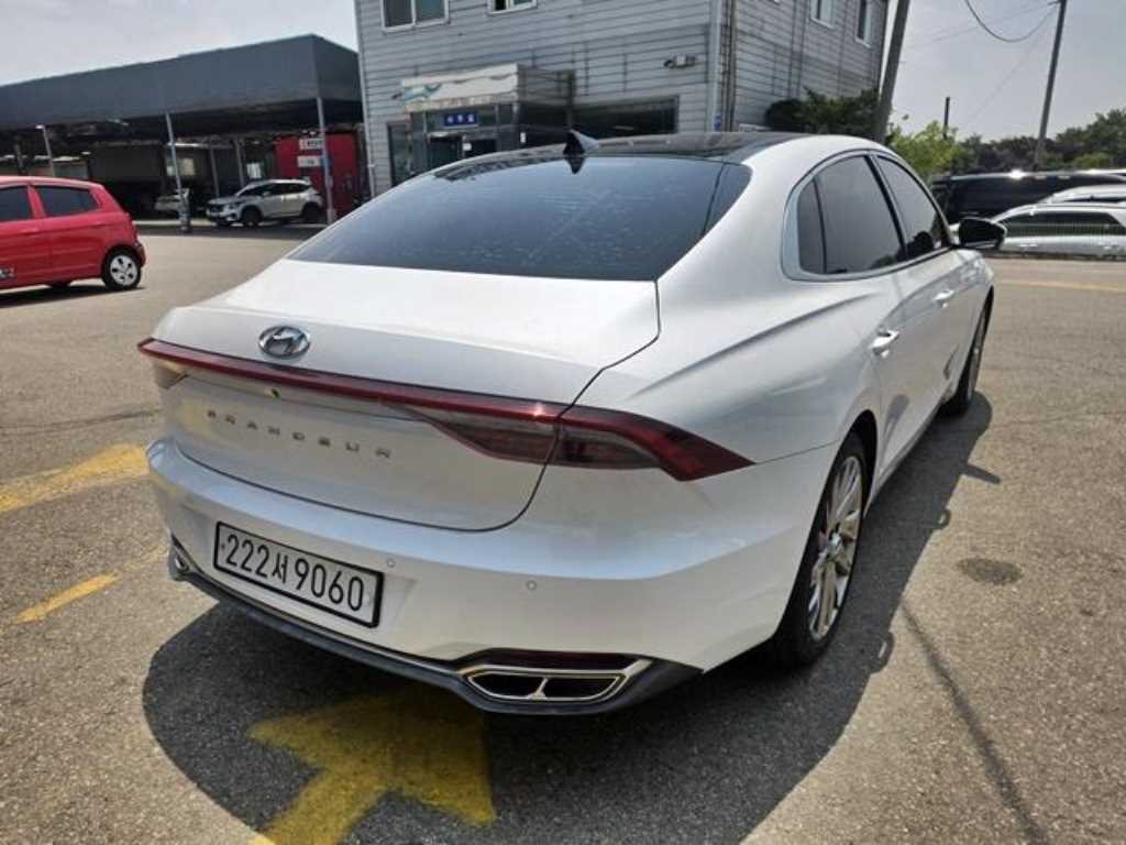 HYUNDAI Grandeur - Vista 3