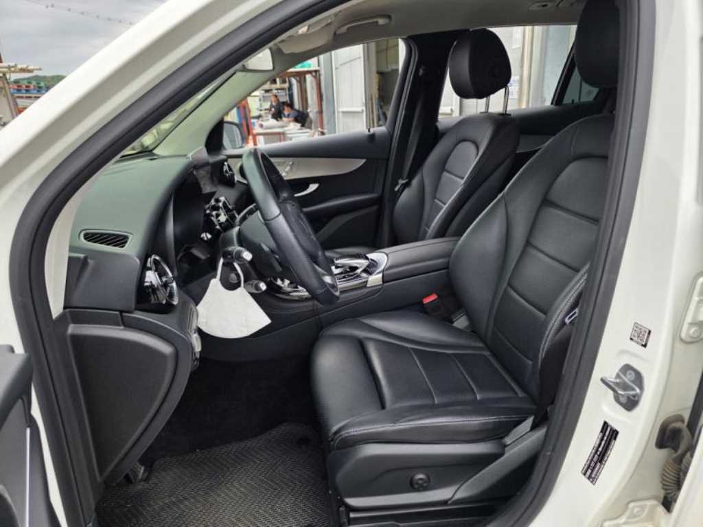 Mercedes Benz GLC Class - Vista 8