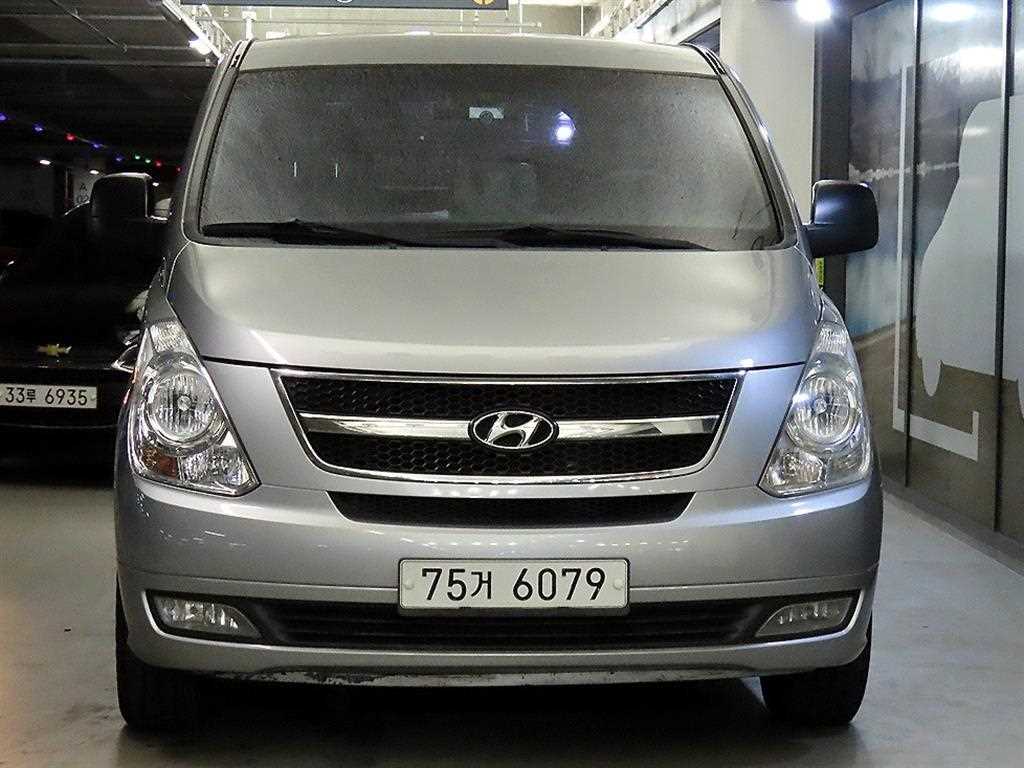 HYUNDAI Starex - Vista 2