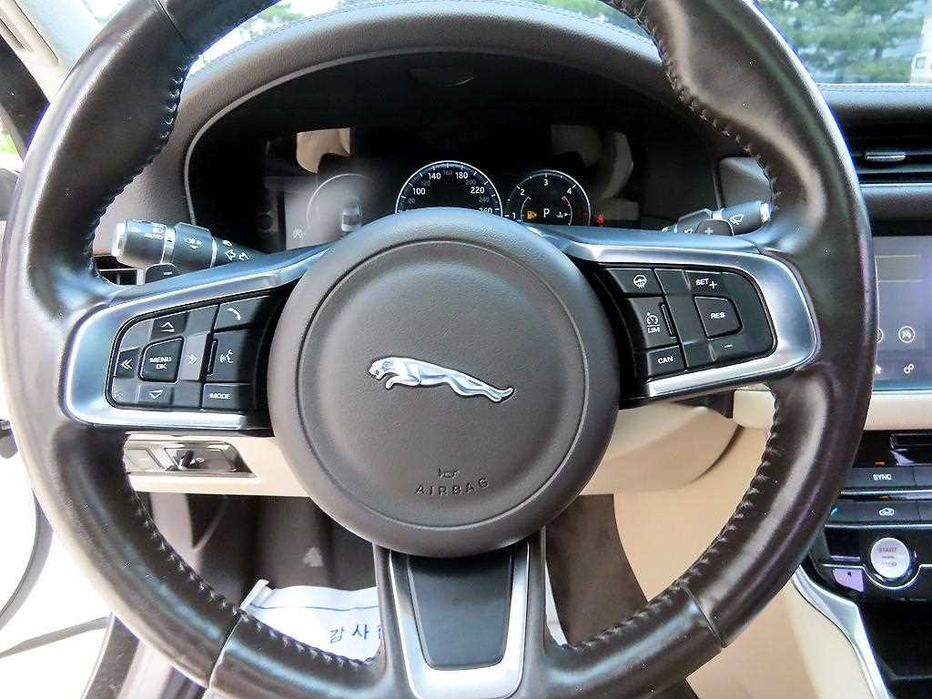 Jaguar XF - Vista 8