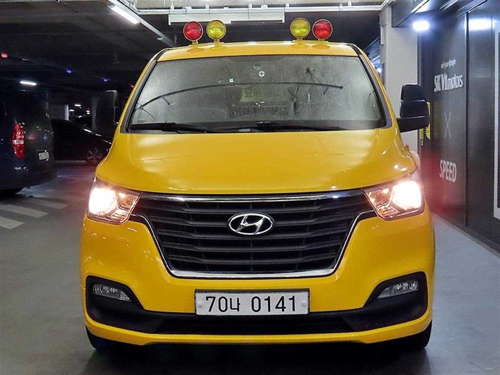 HYUNDAI Starex - Vista 2