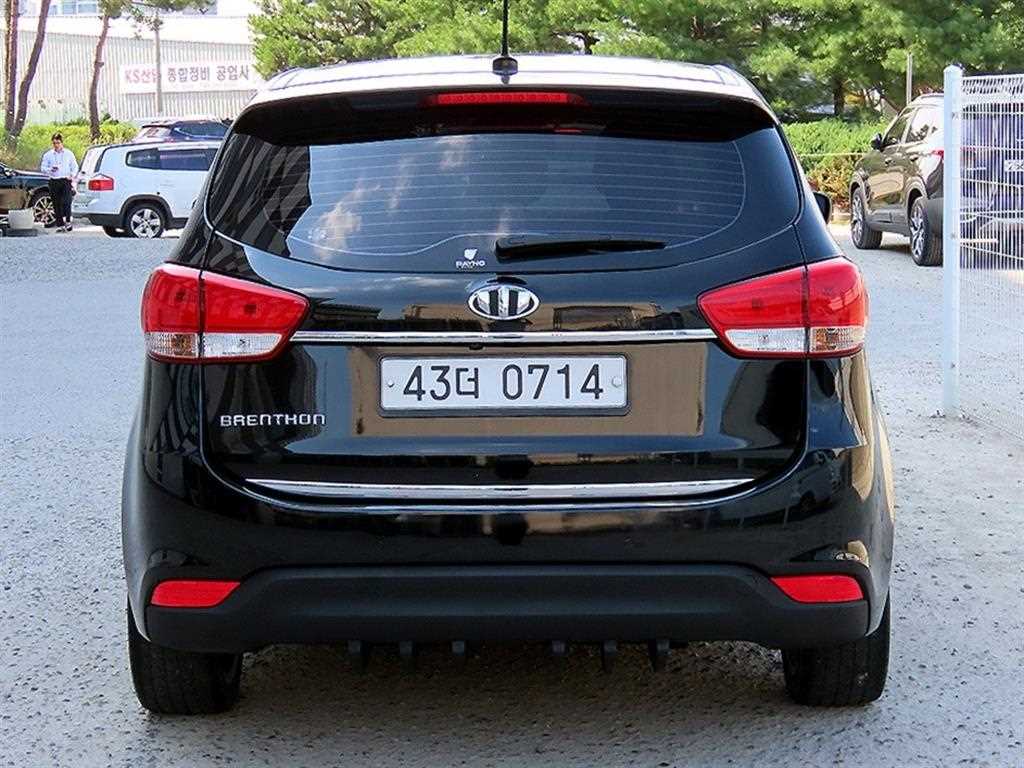 KIA Carens - Vista 6