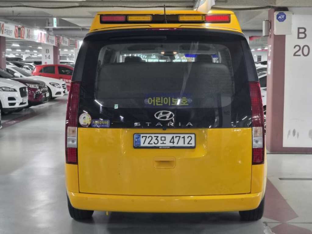 HYUNDAI Staria - Vista 3