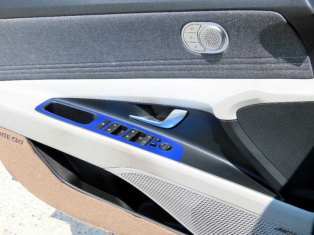 HYUNDAI Avante - Vista 11