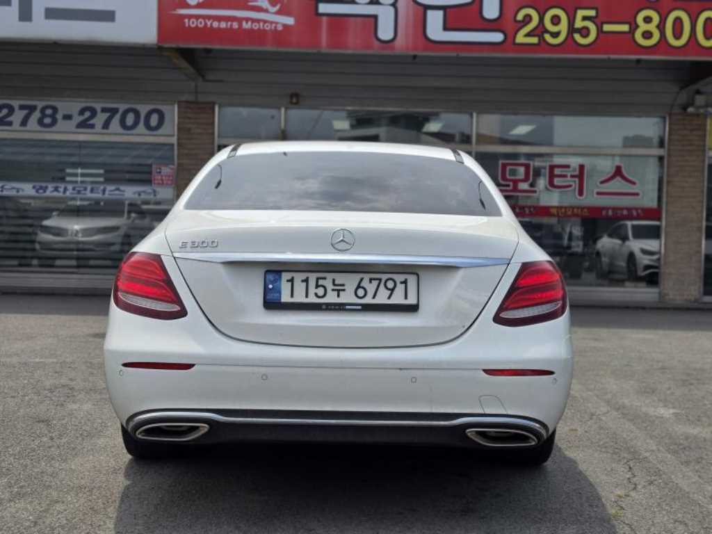 Mercedes Benz E class - Vista 6