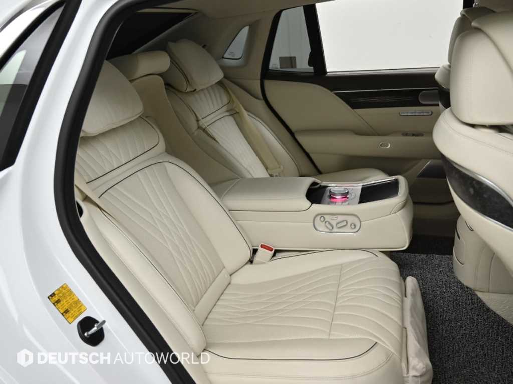 Genesis G90 - Vista 12
