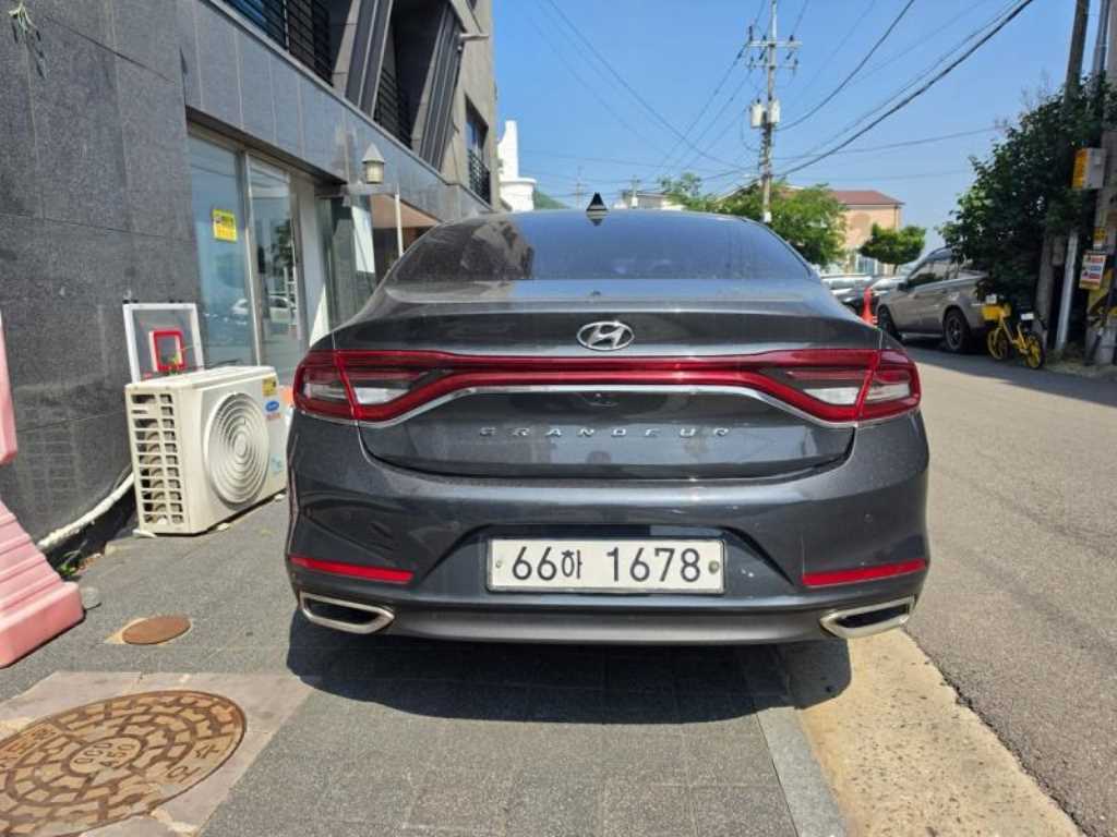 HYUNDAI Grandeur - Vista 2