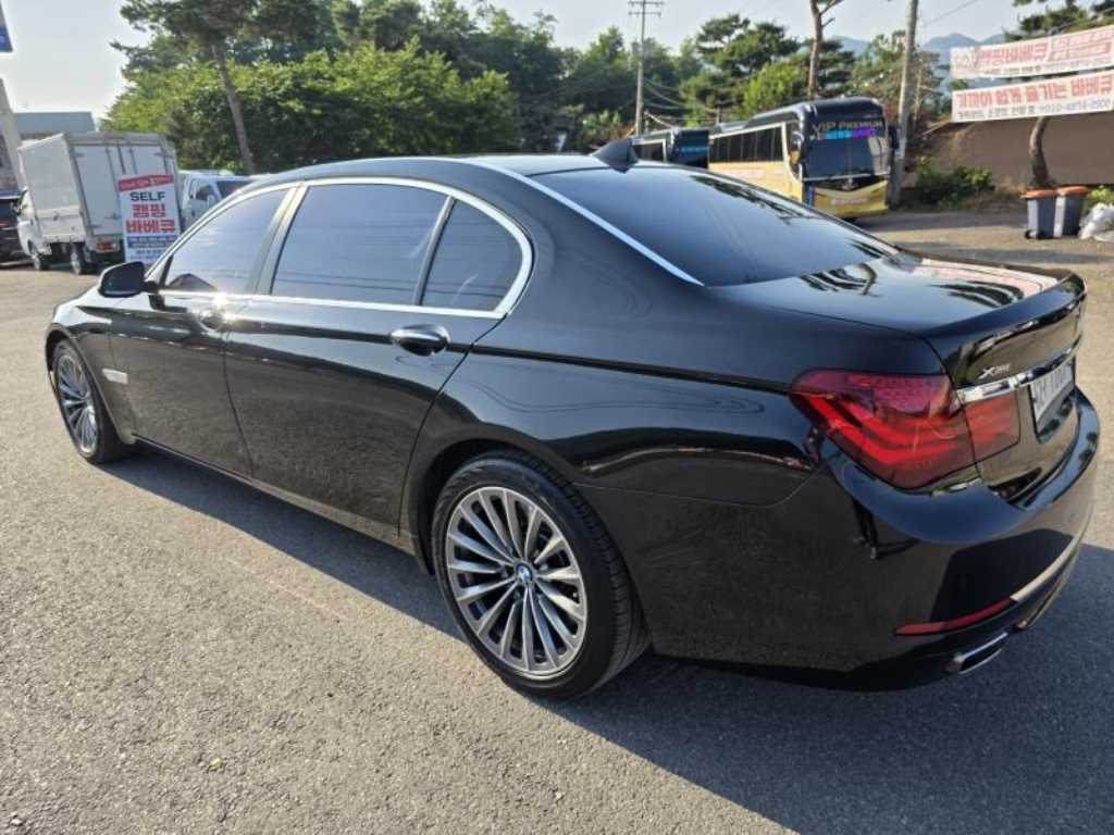 BMW 7 Series - Vista 5