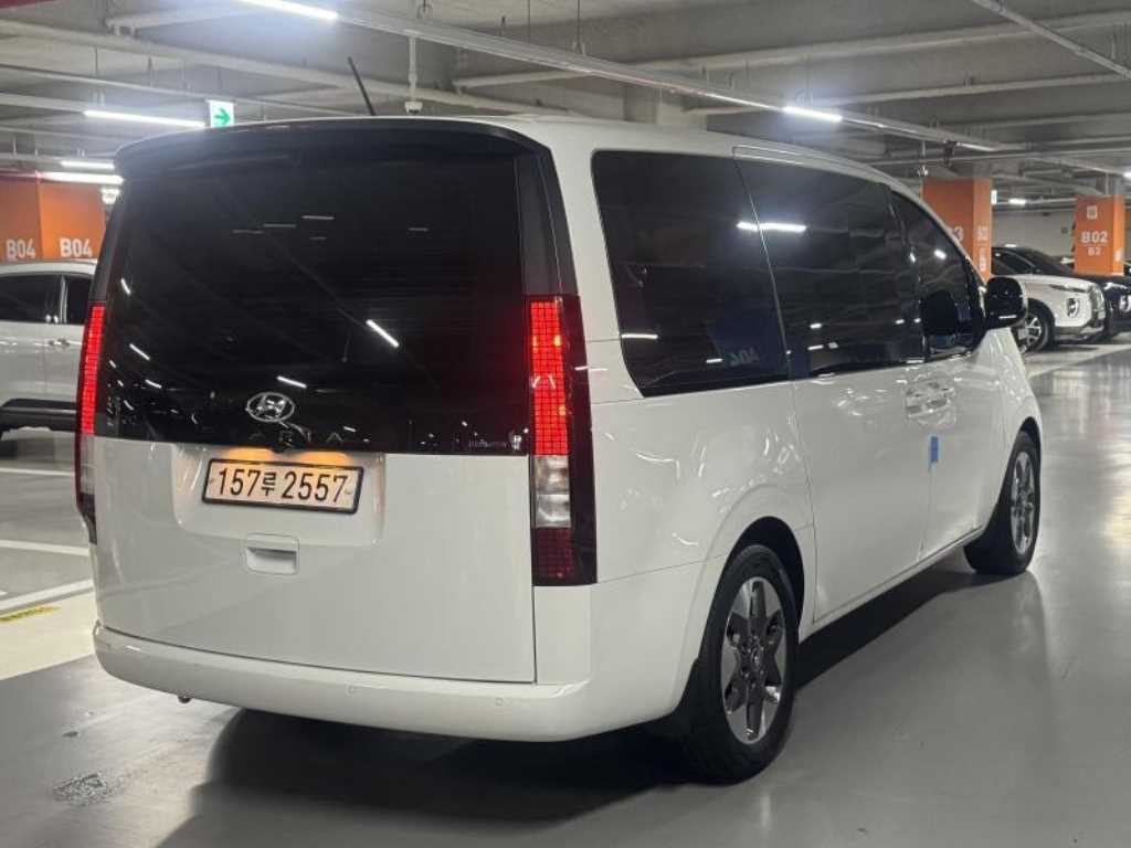 HYUNDAI Staria - Vista 2