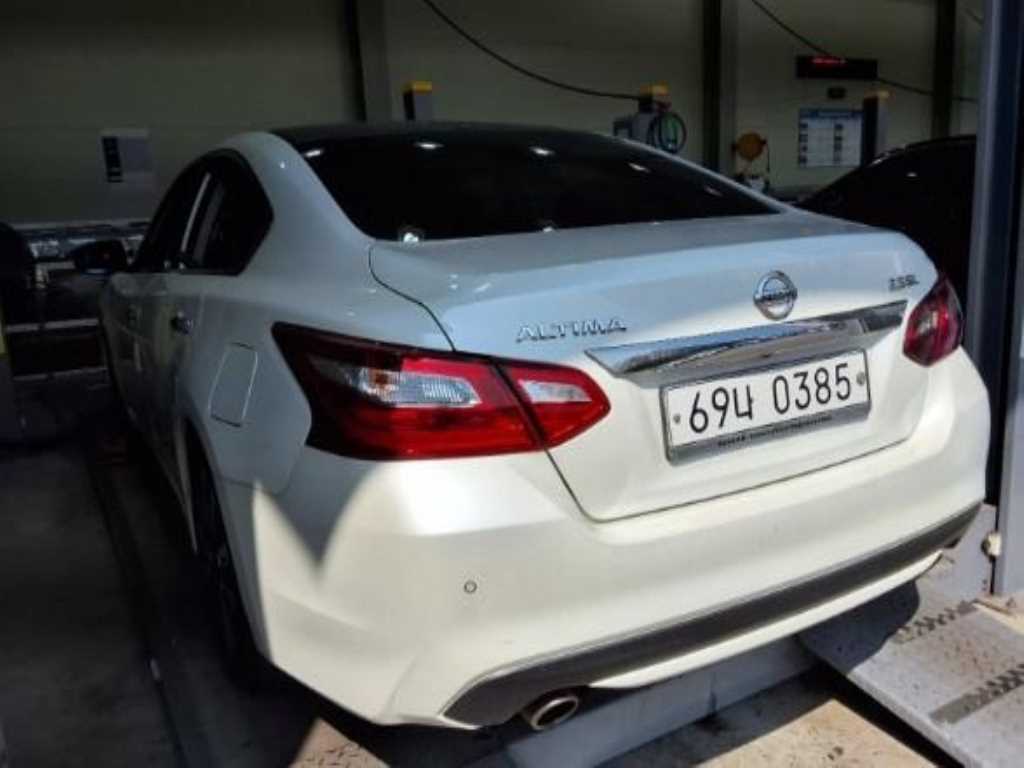 Nissan Altima - Vista 7