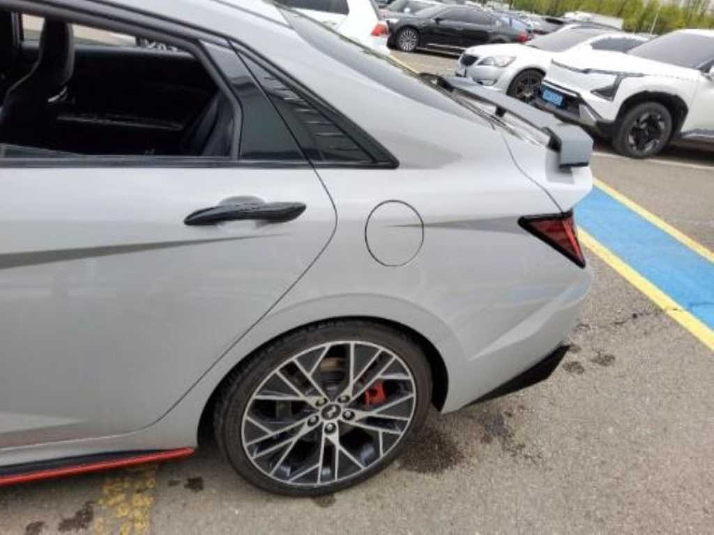 HYUNDAI Avante - Vista 5