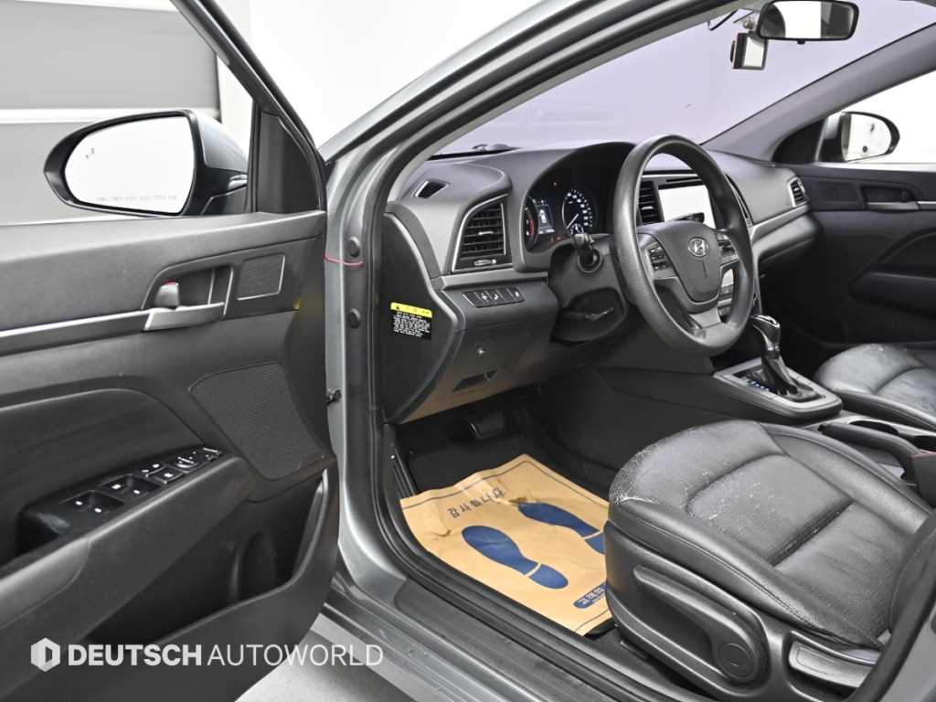 HYUNDAI Avante - Vista 11