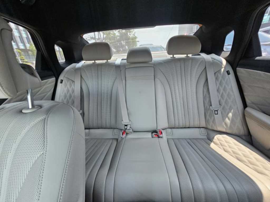 KIA K8 - Vista 7