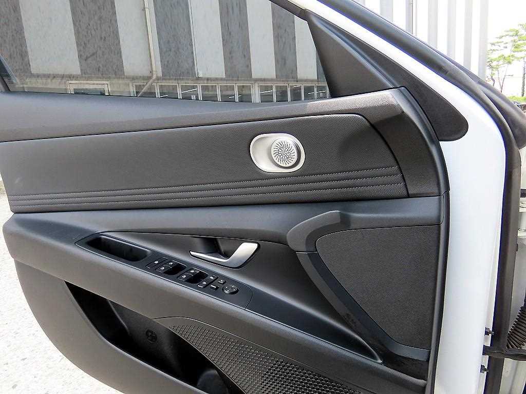 HYUNDAI Avante - Vista 11