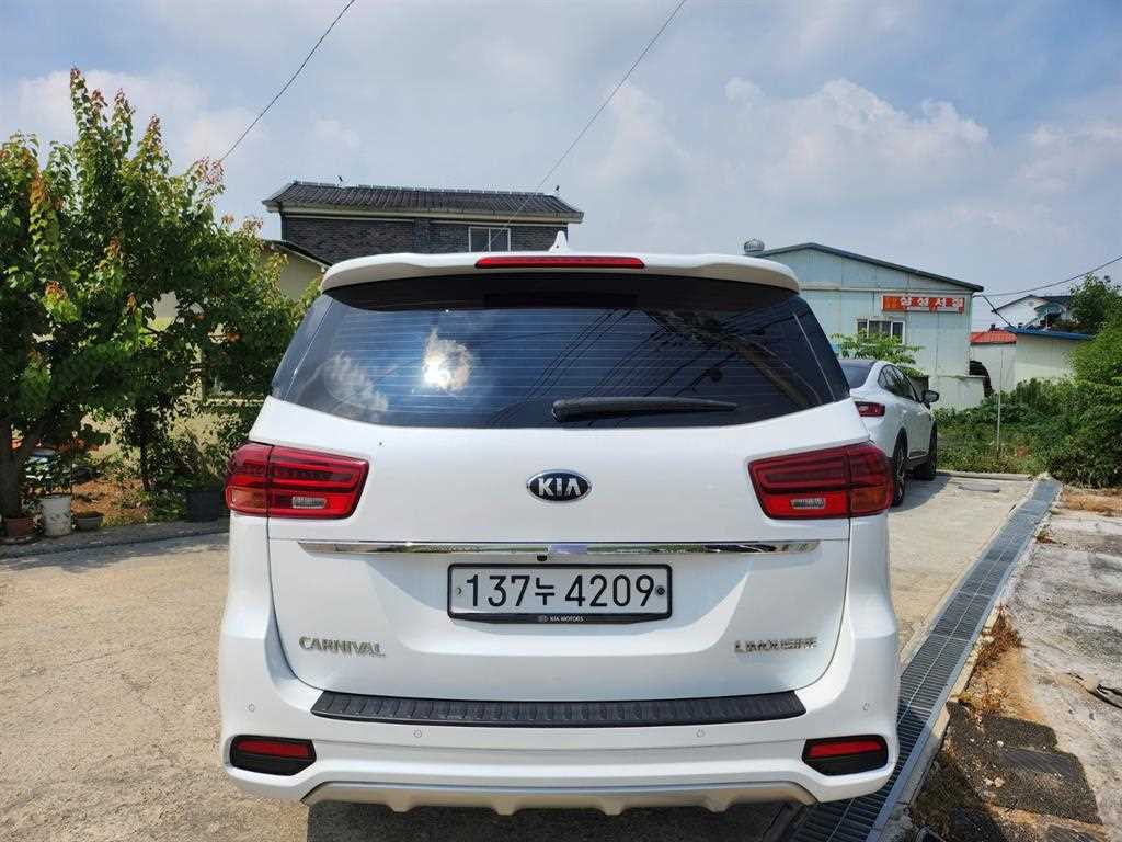 KIA Carnival - Vista 5