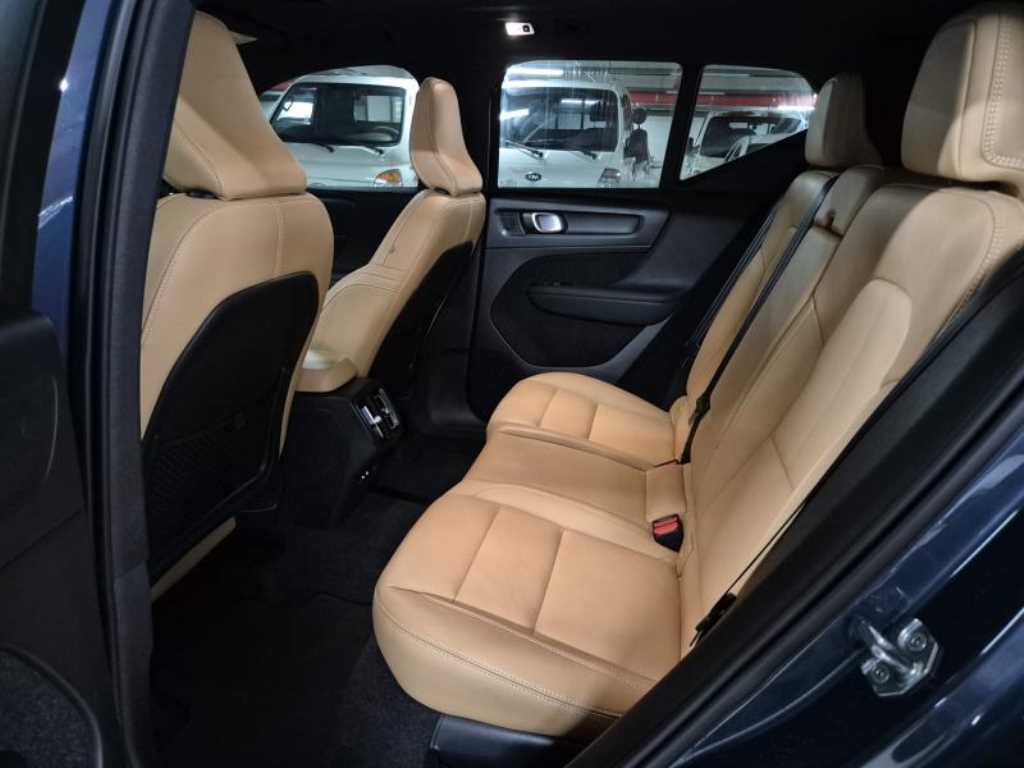 Volvo XC40 - Vista 8
