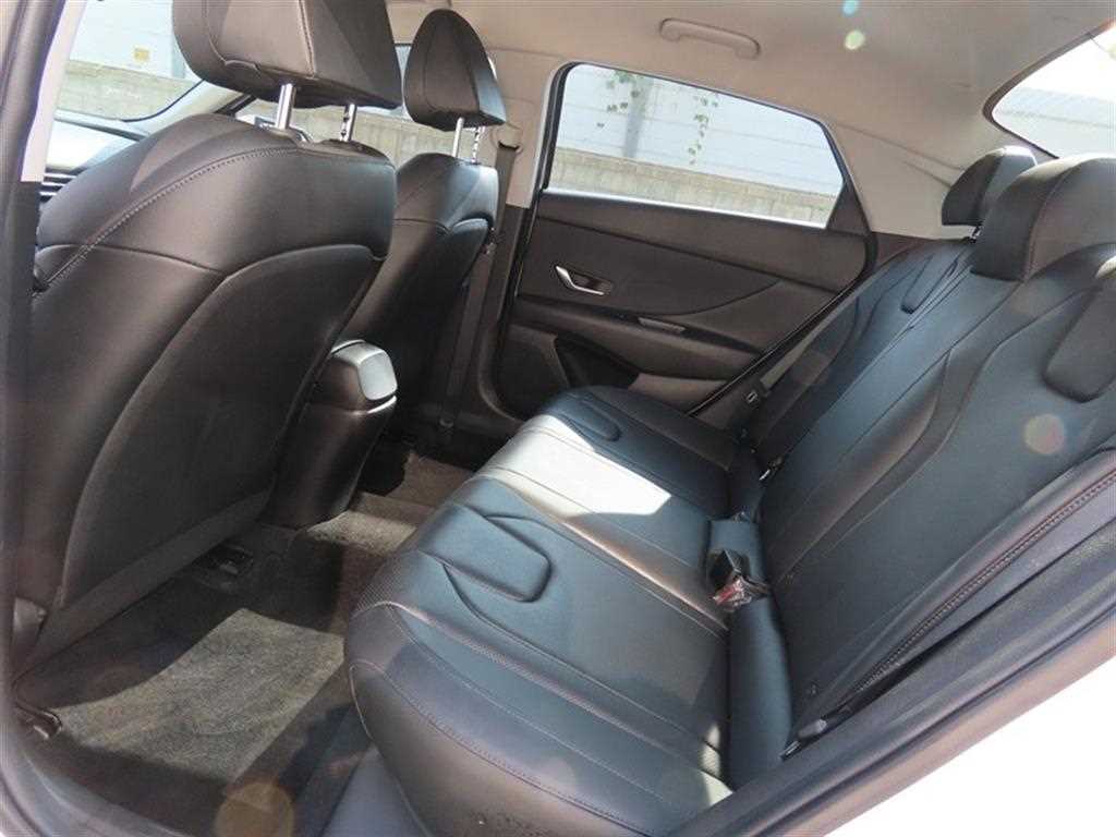 HYUNDAI Avante - Vista 7