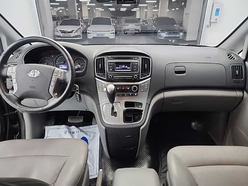 HYUNDAI Starex - Vista 7