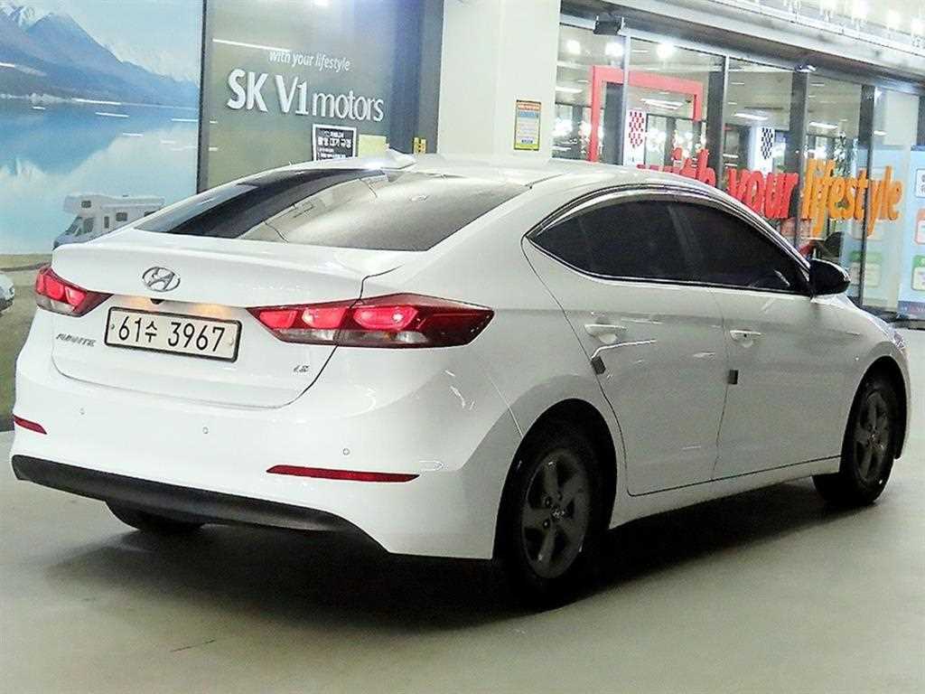 HYUNDAI Avante - Vista 4