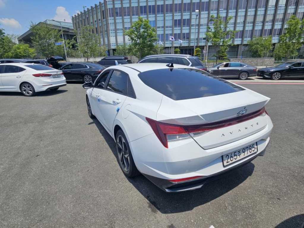 HYUNDAI Avante - Vista 4