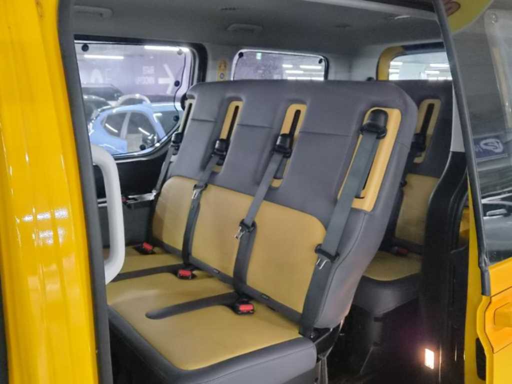 HYUNDAI Staria - Vista 10