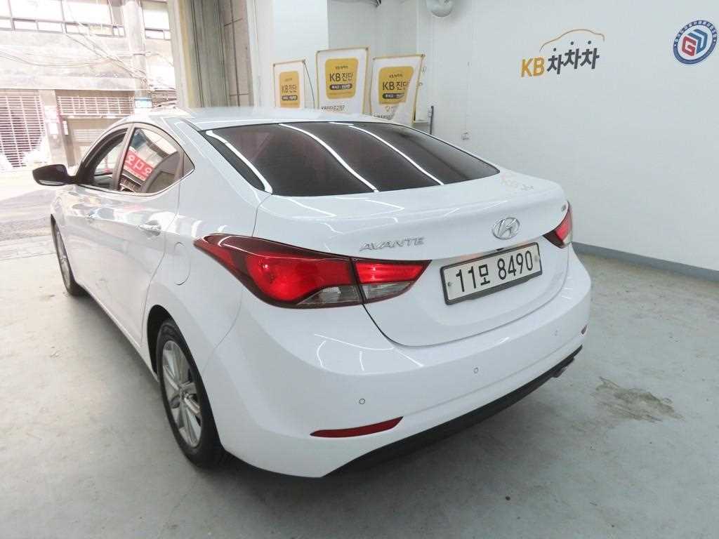 HYUNDAI Avante - Vista 4