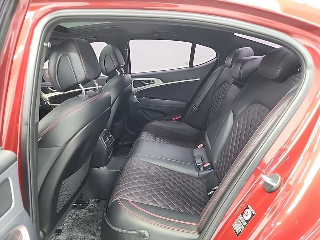Genesis G70 - Vista 12