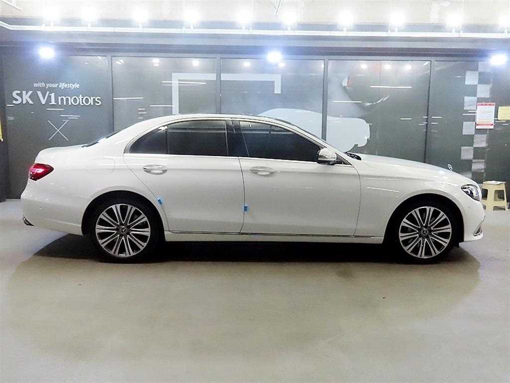 Mercedes Benz E class - Vista 3