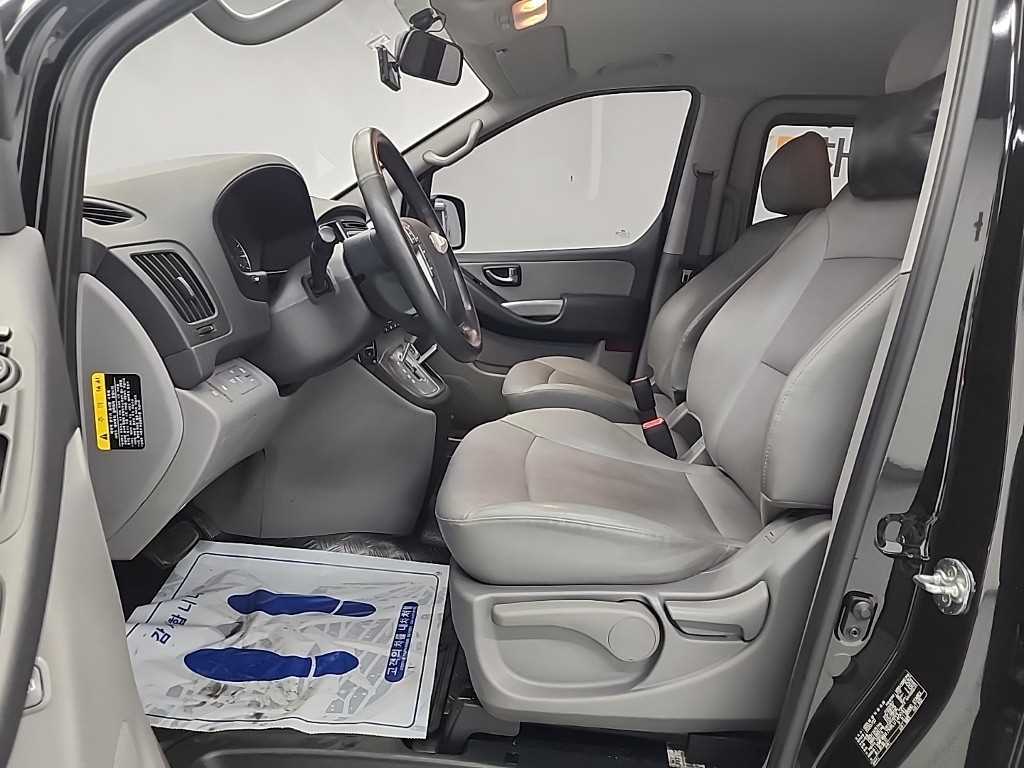 HYUNDAI Starex - Vista 11