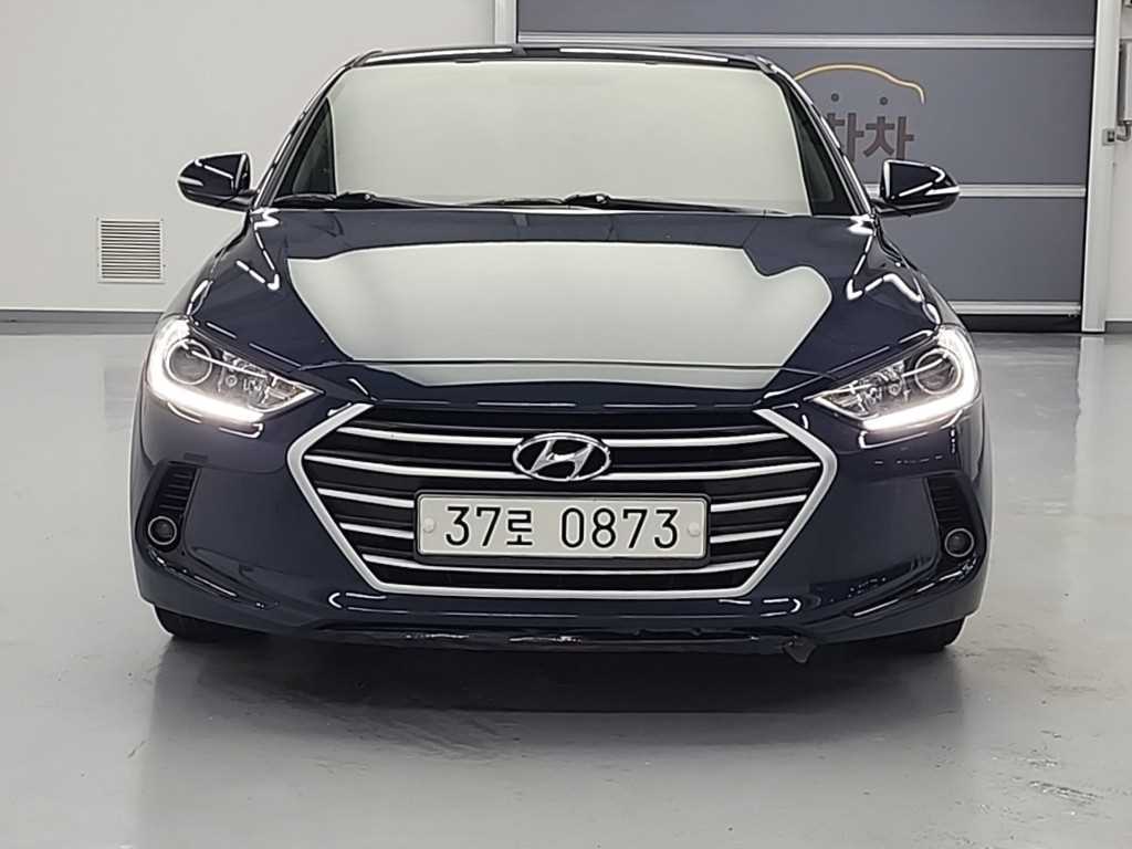 HYUNDAI Avante - Vista 2