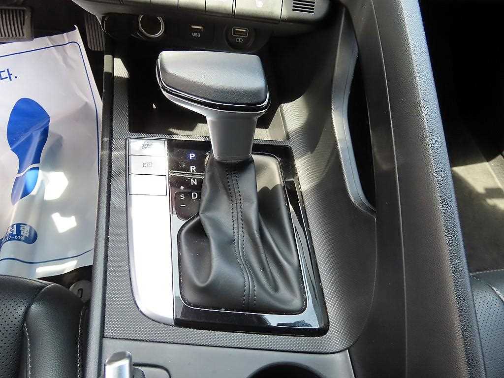 HYUNDAI Avante - Vista 10